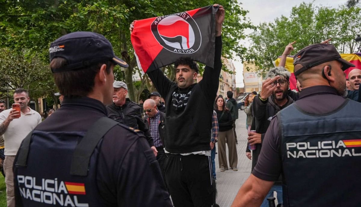 Antifaxismoa's tweet image. #Cadiz Antifascista frente a los mensajes de odio del fascista Vox 
#Andalucia 

Mila esker !  Cadiz