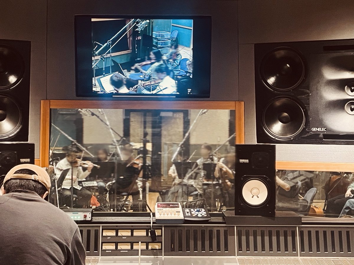 _Yuka_Kitamura_'s tweet photo. #とんがり帽子のアトリエ
弦収録の風景です🎻

Stringsは真部裕ストリングスさまに演奏いただきました！
収録後はワクワクして眠れなくなるほど…素晴らしい収録でした。

他にも、
篠笛, 竹笛, Fluteを 高桑英世 さん
Clarinetを 中ヒデヒト さん
に演奏頂きました✨ https://t.co/XCCGtKYwRZ