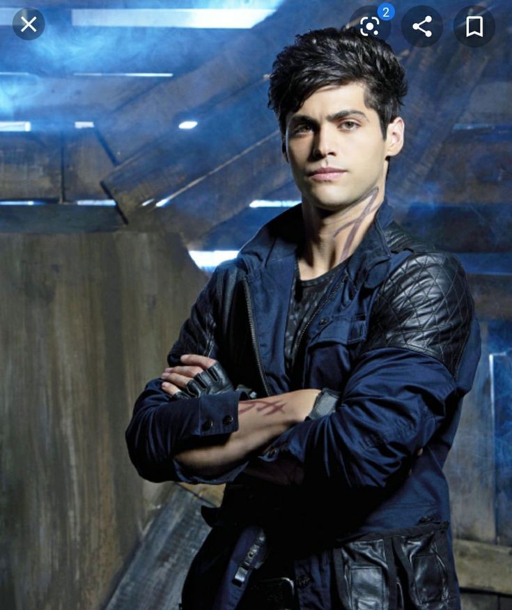 justarando70354's tweet image. i love #shadowhunters alec promo shots