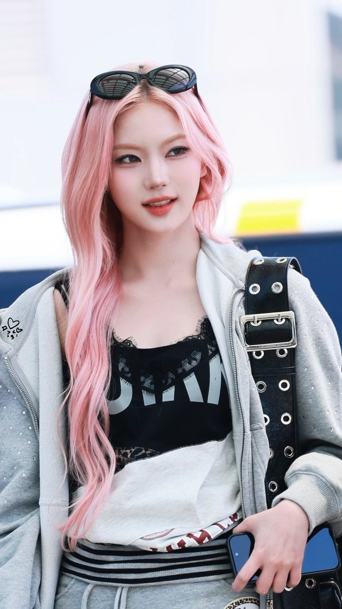 Ri_bl0m's tweet photo. 260425 KR🛫

여신아…💖

#아이사 #ISA #STAYC #스테이씨 https://t.co/VnZlDUo0an