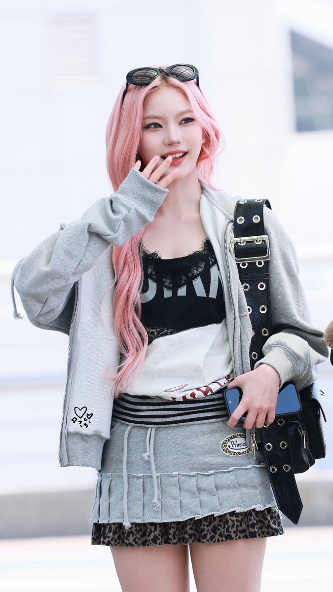 Ri_bl0m's tweet photo. 260425 KR🛫

여신아…💖

#아이사 #ISA #STAYC #스테이씨 https://t.co/VnZlDUo0an