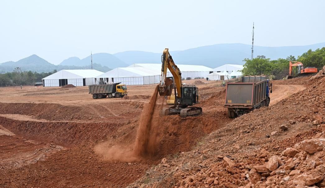 sudeer1972's tweet image. Works are being carried out for Foundation Stone laying ceremony of 1 GW AI Data Center by #Google at Tarluwada near Anandapuram in #Visakhapatnam on 28th April 2026. 
#DataCenters #AIHub #IT #ITeS #AdaniConneX #Airtel
#VizagIT #Vizag 
@AndhraPradeshCM @ncbn 
@naralokesh 
@Google
