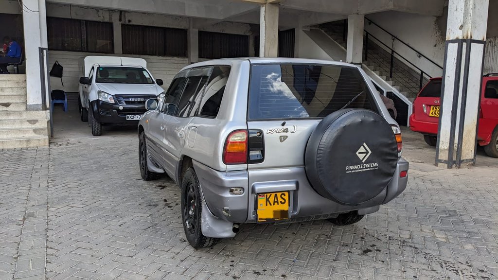 Quancho8's tweet photo. TOYOTA RAV4
AUTO
2000CC
490k 
☎️0745097573
LUNGA LUNGA https://t.co/00SBwrKV7M