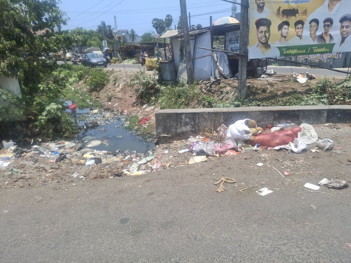 NithyaBalaji24's tweet photo. @DISTRICTCPT @Tnpcbofficial @CMOTamilnadu The pictures says it all. Certain areas are worse than this, couldnt capture. This is thaiyur market road &amp; veeranam road in kelambakkam. This is extreme pollution. Massive cleanup drive on war footing basis to be taken up immediately. https://t.co/m2TlqN639U