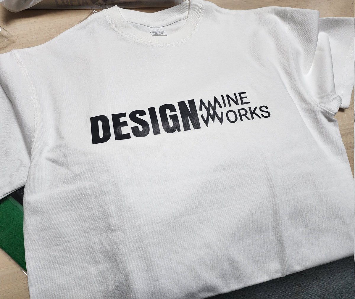 mine4wd's tweet image. #EVILWIRE GW企画のプレゼント👜
黒い服の銀のキラキラ感は肉眼じゃないと分からないけど、凄くいい✨
ついでに作ったロゴTも同時に着弾してたw