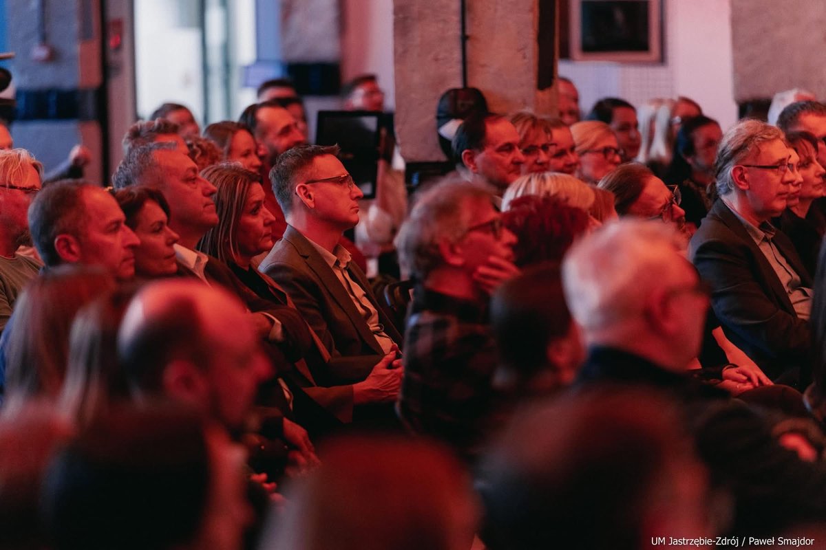 Michalurgol's tweet photo. To był wieczór, w którym jazz nadał rytm naszemu miastu. Inauguracja Jazztrzębie za nami – wernisaż Kasi Stańczyk i koncert Piotr Wojtasik Quintet &amp; Anna Maria Jopek poruszyły publiczność. Dziękuję! Przed nami Maciej Obara Quartet i kolejne wydarzenia. https://t.co/h7dEoj7wLm