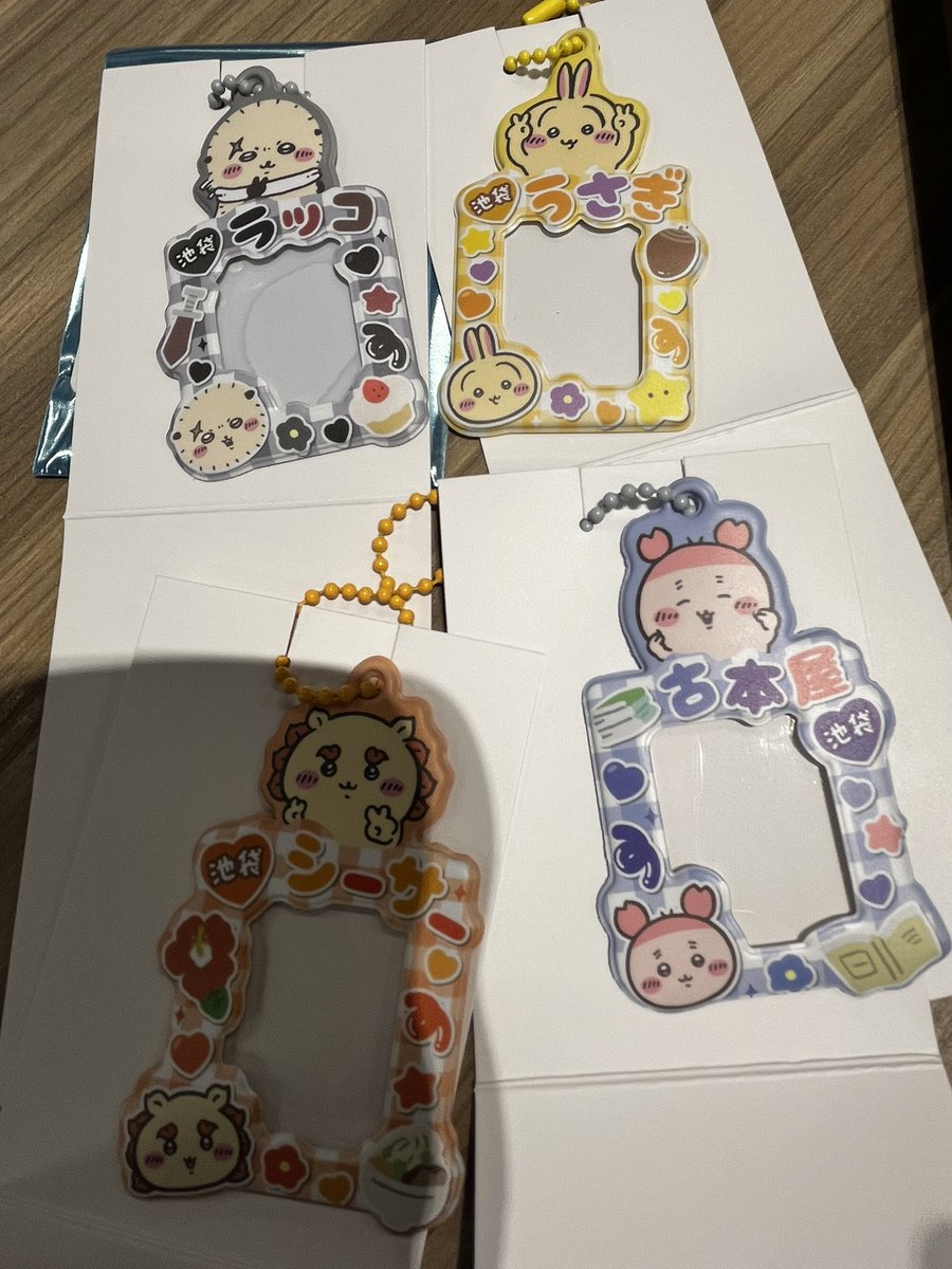 palacesukisuki_'s tweet photo. 交換
ちいかわ トレーディングミニフォトホルダー
譲）うさぎ　古本屋　シーサー　ラッコ
求）ハチワレ

現在池袋におります。お気軽にお声がけ下さいませ。 https://t.co/1n2iXIzsQt