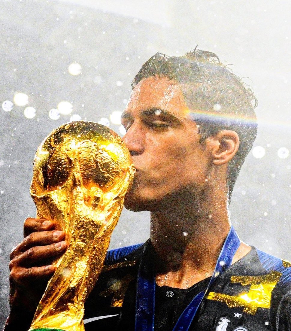 Joyeux anniversaire à Raphaël Varane qui fête aujourd'hui ses 33 ans. 🎂🇫🇷

🏆🏆🏆🏆 Ligue des Champions
🏆🏆🏆🏆 Coupe du monde des clubs 
🏆🏆🏆 Supercoupe d’Europe
🏆🏆🏆 La Liga 
🏆🏆 Supercoupe d'Espagne
🏆 League Cup
🏆 FA Cup
🏆 Coupe du Roi
🏆 Coupe du monde
🏆 Ligue des