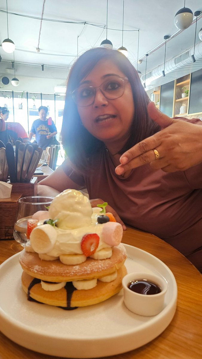 sujatavidu's tweet image. Enjoying #waffles and #sushi in Bangalore, and working out with my son at his favourite gym at 8:00 a.m. on a Saturday. Life is filled with sonshine moments right now! 😍💜

#Bangalore #momandson #weekendvibe