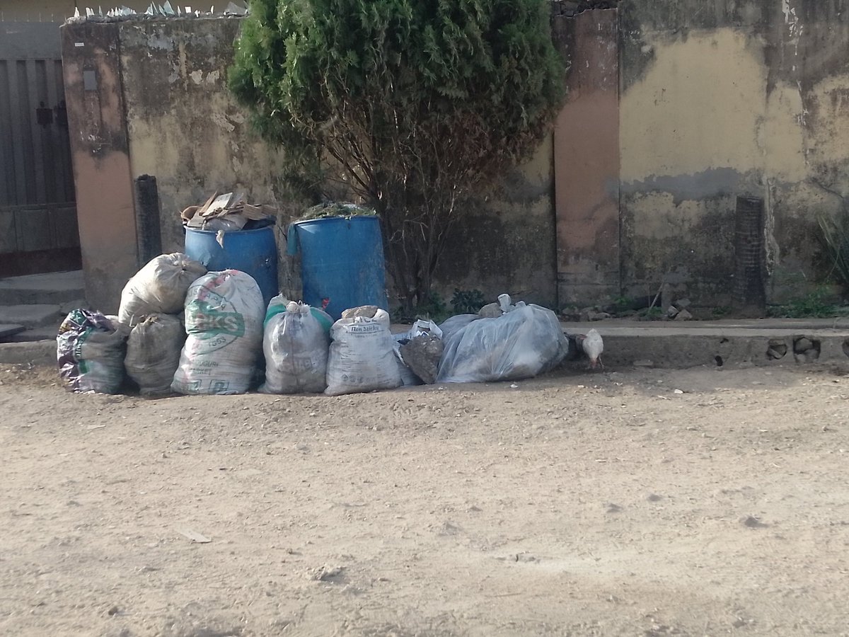 lamidecapo's tweet photo. @tokunbo_wahab @LasgMOE @Lawma_gov as directed, we have done our part and waiting for @Lawma_gov to come and help with the disposal. Thank you for your anticipated cooperation. #Mafoluku Oshodi https://t.co/479n8CrqsD