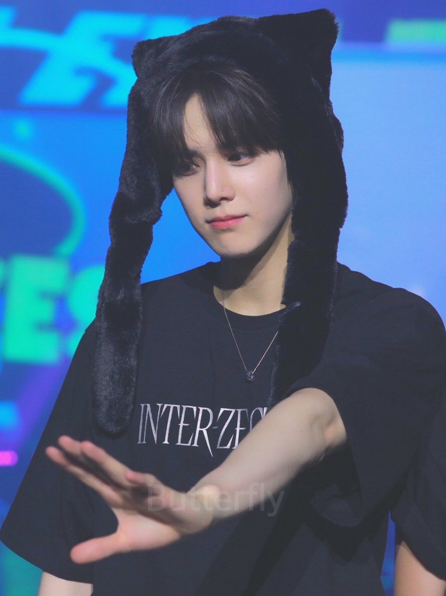 BUTTERFLY35650's tweet photo. 260424 빵냥이 봤다🐈‍⬛

#THEBOYZ #더보이즈 #YOUNGHOON #영훈 https://t.co/UIu8sgDtXO