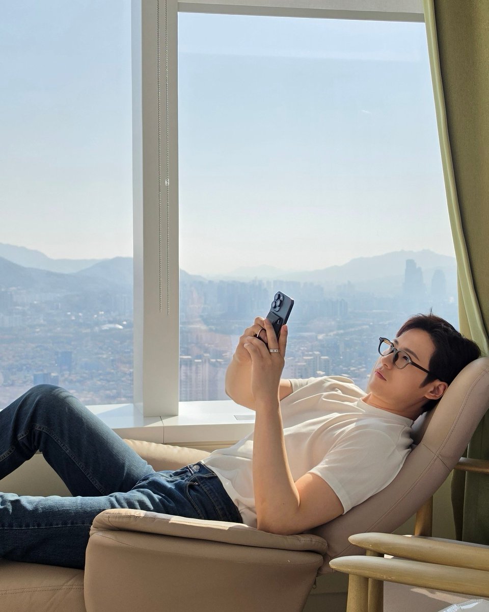 今日のweverse liveで🐻デーの日にち言ってくれるかな？　この前🐻デーの話してたからそろそろだよね？15周年記念のだから言わないかな?　０時にお知らせとか😆
4月中に飛行機予約したいよね😭

CNUDAYのお知らせお願いします🙏
#CNU　#신우  #シヌゥ