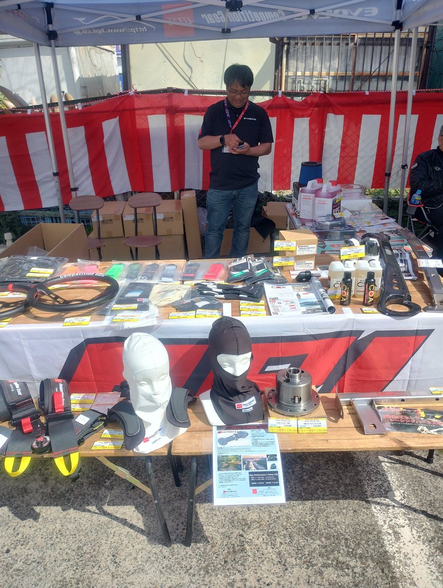 本日はタイヤ館高島平さんのイベントにお伺いしました🏎️

日頃装備品などでサポートいただいている <a href="/HPI__official/">HPI official＜HPI公式</a> さんのブースにもご挨拶させていただきました🙇