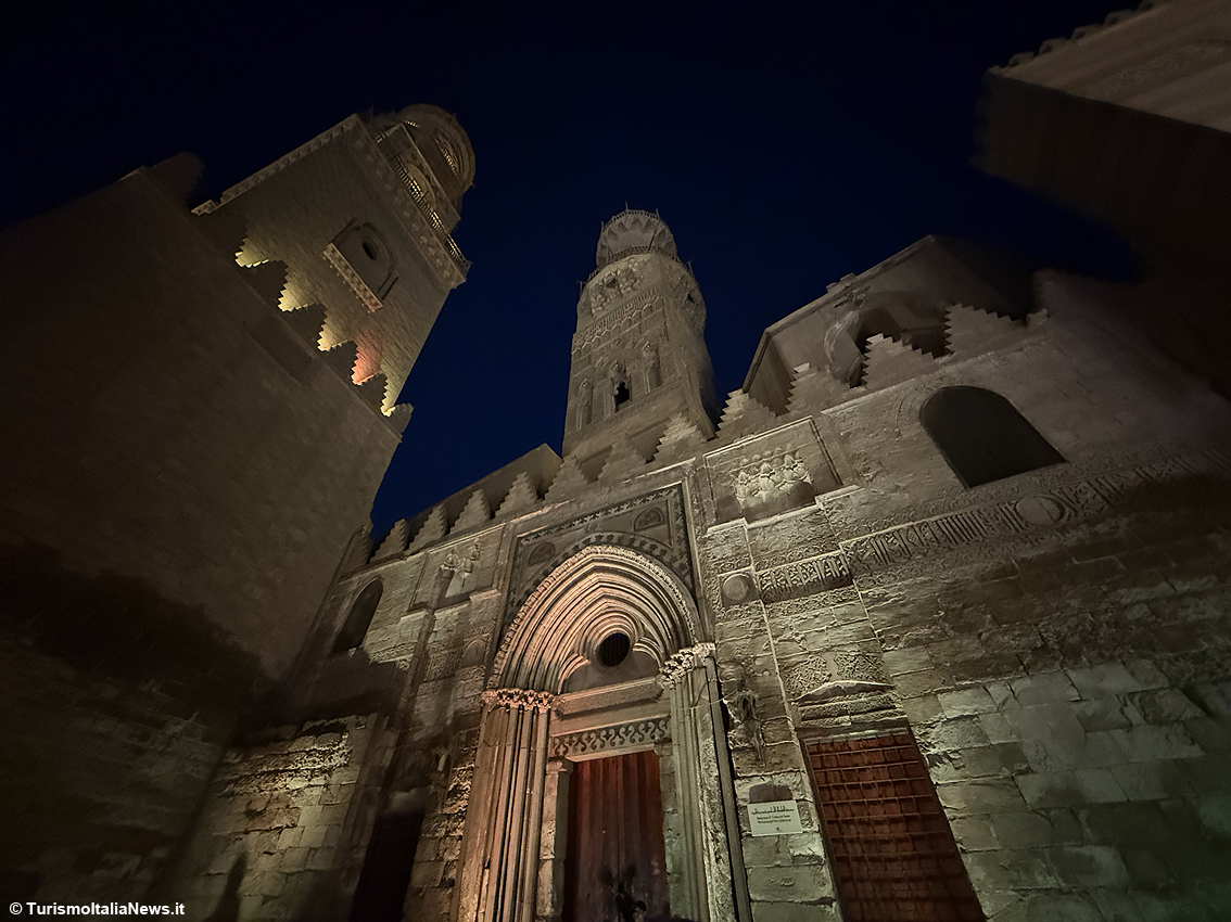 TurismoItaliaNw's tweet photo. Egitto, Cairo antico: viaggio notturno dentro una città che ha inventato il Medioevo urbano. Il reportage di Giovanni Bosi
Leggi la notizia https://t.co/9VteATCuBu 

#egitto #cairoantico #UNESCO #Egypt #experienceegypt #architettura #arte #turismo #IslamicCairo @ExperienceEgypt https://t.co/ojwLMUrQcu