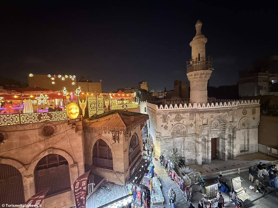 TurismoItaliaNw's tweet photo. Egitto, Cairo antico: viaggio notturno dentro una città che ha inventato il Medioevo urbano. Il reportage di Giovanni Bosi
Leggi la notizia https://t.co/9VteATCuBu 

#egitto #cairoantico #UNESCO #Egypt #experienceegypt #architettura #arte #turismo #IslamicCairo @ExperienceEgypt https://t.co/ojwLMUrQcu