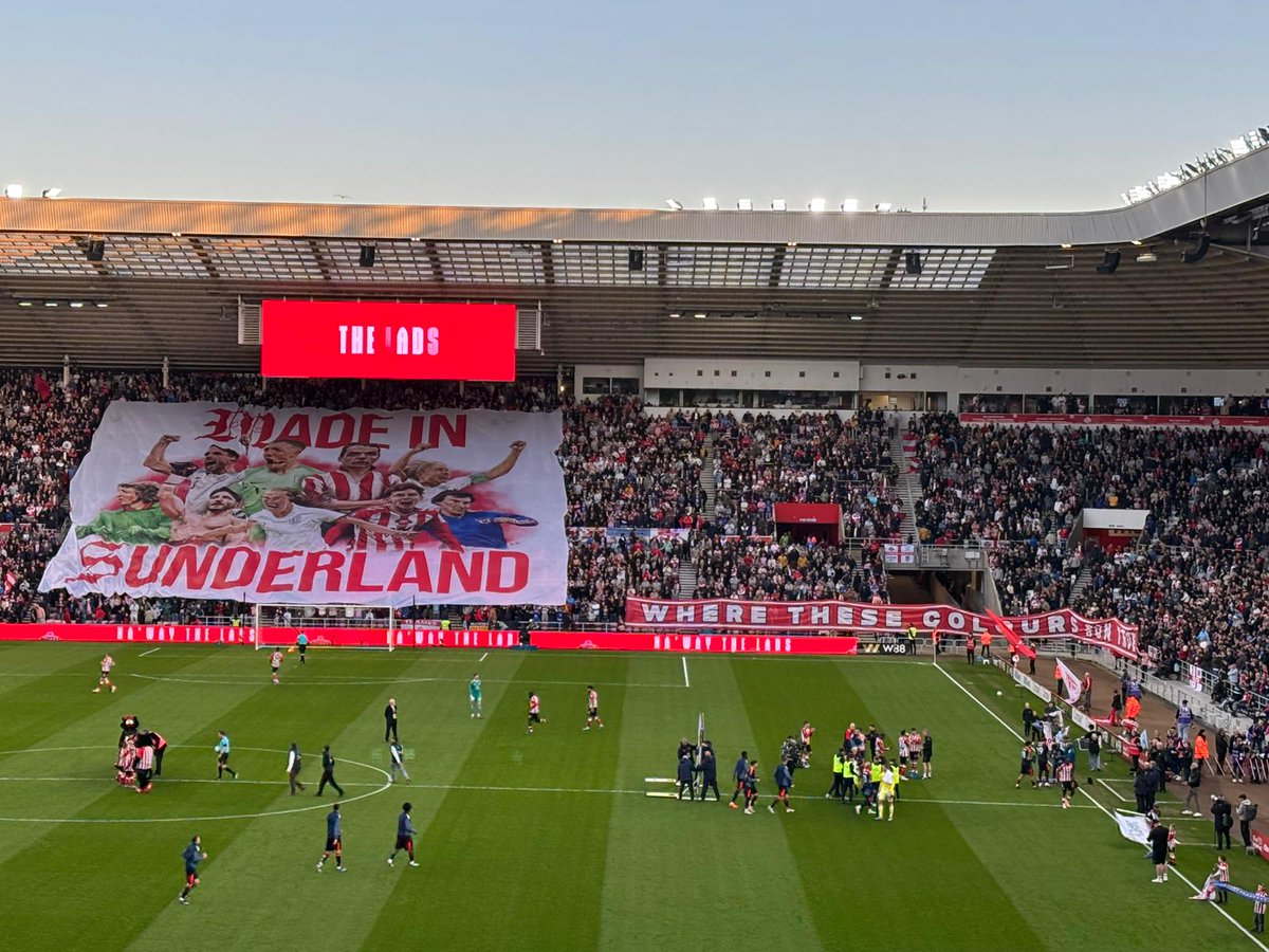 awaydayladsfs's tweet image. sunderland tifo last night for home grown players and chorus of 'cant help falling in love' 

#oneofourown #sunderland #homegrown #mackems 
#safc