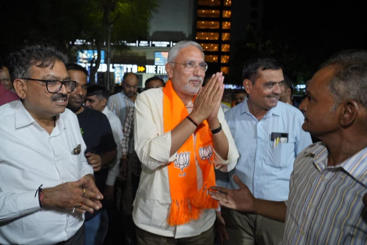 BJP4Karnavati's tweet photo. કાર્યકર્તાઓનો જુસ્સો, સંગઠનની તાકાત ..

બોડકદેવ વોર્ડ ખાતે પ્રદેશ અધ્યક્ષ માનનીય શ્રી @iJagdishBJP સાહેબ દ્વારા મધ્યસ્થ કાર્યલય ની મુલાકાત લઈ કાર્યકર્તાઓ સાથે ઉર્જાભર્યો સંવાદ યોજાયો. https://t.co/MsIC7V6jMJ