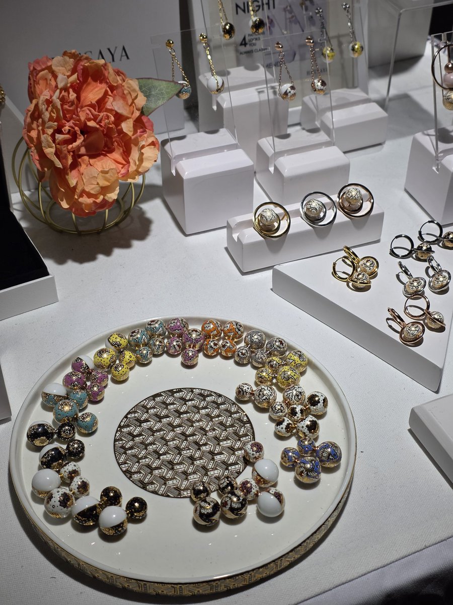 Strangers in a dream .||| ☁️ tweet media