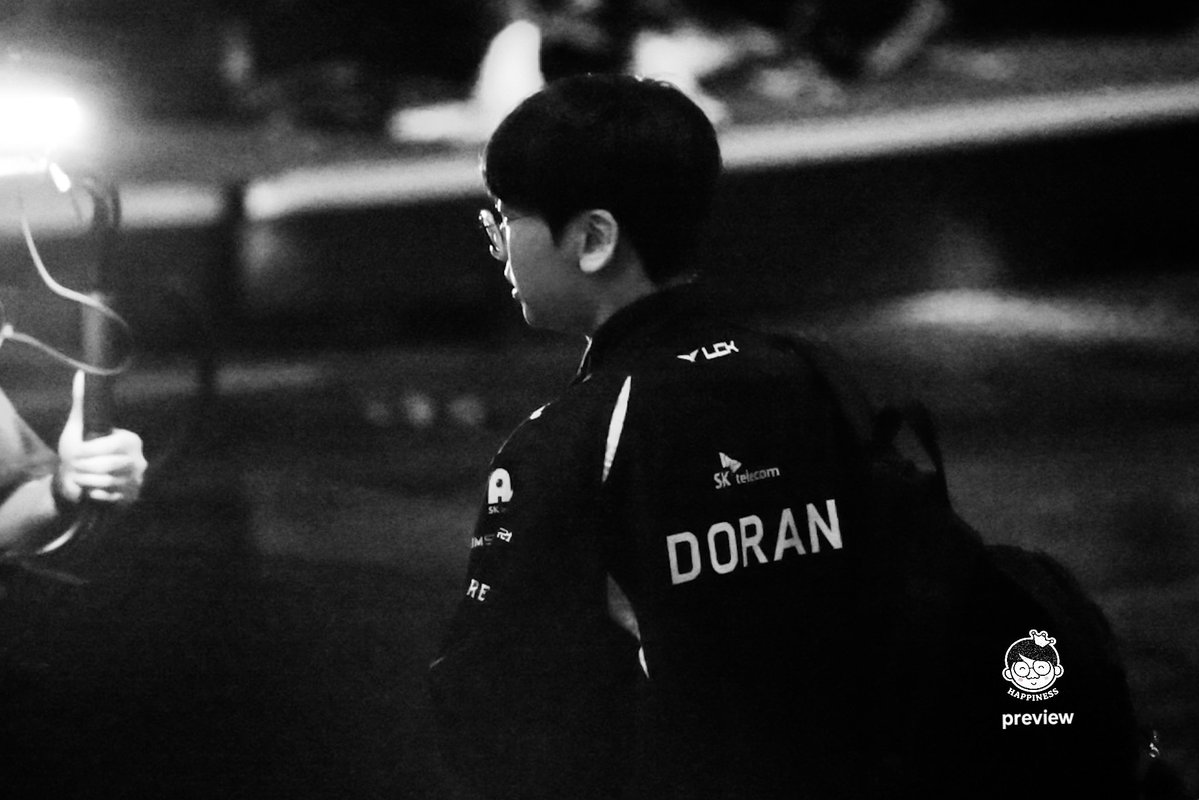 260425 T1 HOME GROUND Day 2
📸 preview 🐿👍

오늘은 무조건 행복한 도란 되기 😊

#T1 #도란 #doran #최현준