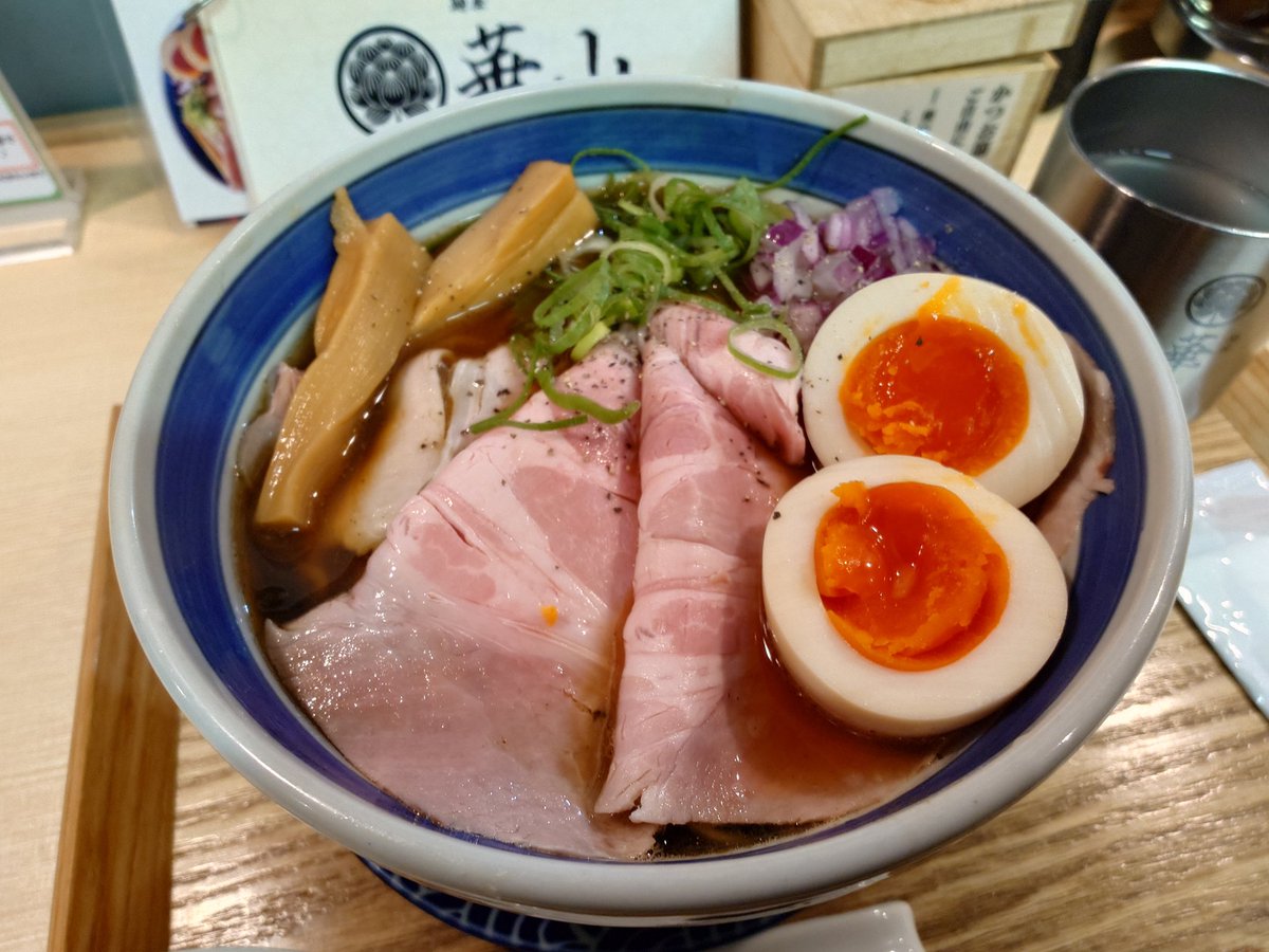ビジュに釣られて入ったラーメン屋…
スープの旨味が凄くてとても良きでした(๑•̀ㅂ•́)و✧