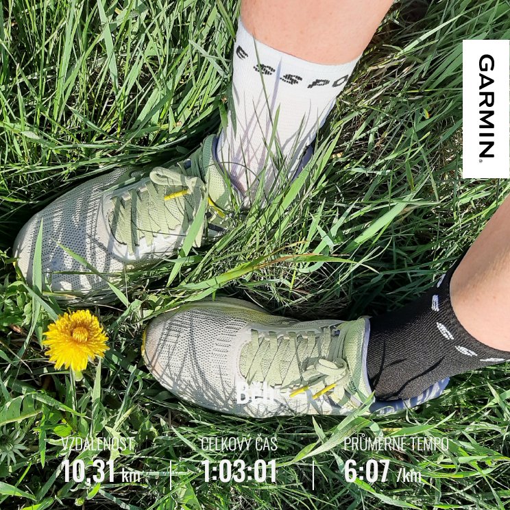 VraMarkov3's tweet image. ... tam bylo táááák krásně ... ☀️🌸🌳 ... 
kdybych nemusela zpátky tak tam běhám doteď ... 
... sobotní desítka 🏃‍♀️👟🌸🌼 v rámci zachování duševní rovnováhy🙈 před dnešní rodinnou oslavou 🤣 ...
#předsnídaní 
#saturdayrun 
#morningrun #rannípobíhání