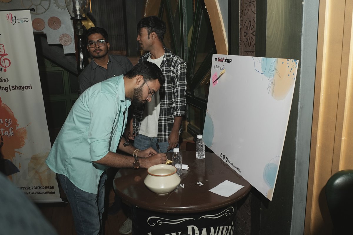 MyLkoOfficial's tweet photo. Kuch jazbaat sirf mehsoos nahi hote hain, likh kar hi bayaan hote hain 📷📷
Jazbaat Junction ki iss mehfil mein har dil ne apni ek kahani chhodi,
kisi ne sukoon likha, kisi ne yaadein, aur kisi ne apne dil ki ankahi batein…. https://t.co/t7qJGzMLKi