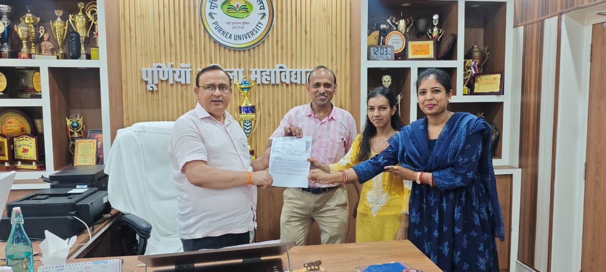 prabhatkhabar's tweet image. पूर्णिया: महिला महाविद्यालय की छात्रा रानी कुमारी ने NET परीक्षा पास कर कॉलेज का नाम रोशन किया. उन्होंने सफलता का श्रेय अपने माता-पिता और शिक्षकों को दिया. प्राचार्य व शिक्षकों ने खुशी जताई और बधाई दी.

भवानीपुर(पूर्णिया) से इंदेश्वरी यादव की रिपोर्ट

#Bihar #Education #Success