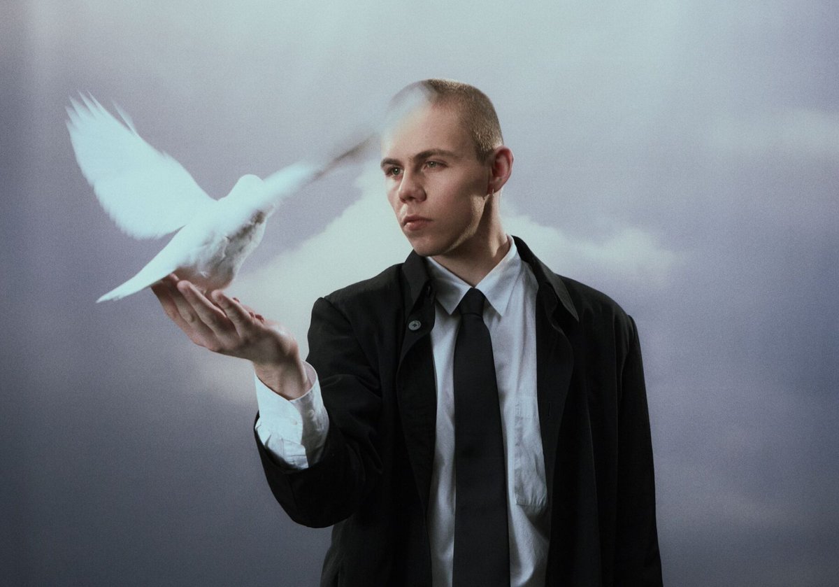 FRONTROW tweet media