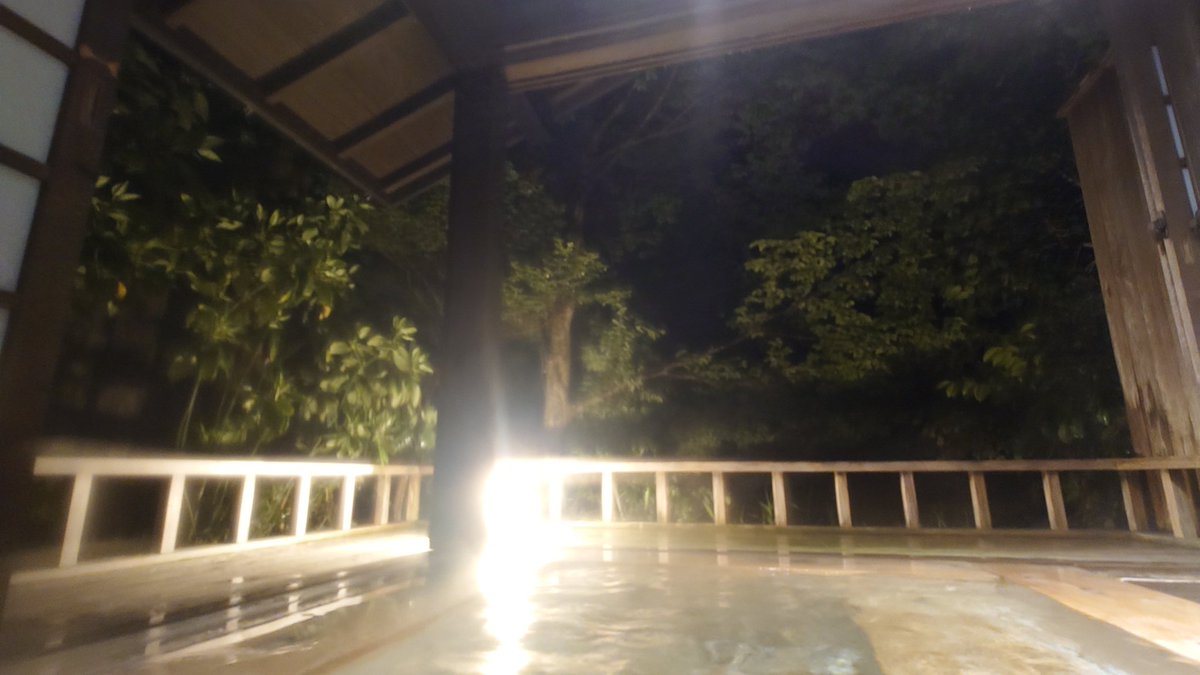 MahoneBK's tweet photo. 今日は岳の湯地獄谷温泉 裕花

窓が前回出来る開放的な内湯で雨降って更に風情が増々。

大浴場も良いけど、貸切も良いっすね〜

#岳の湯地獄谷温泉裕花 
#mahone999 https://t.co/hPV1N3Eg1e
