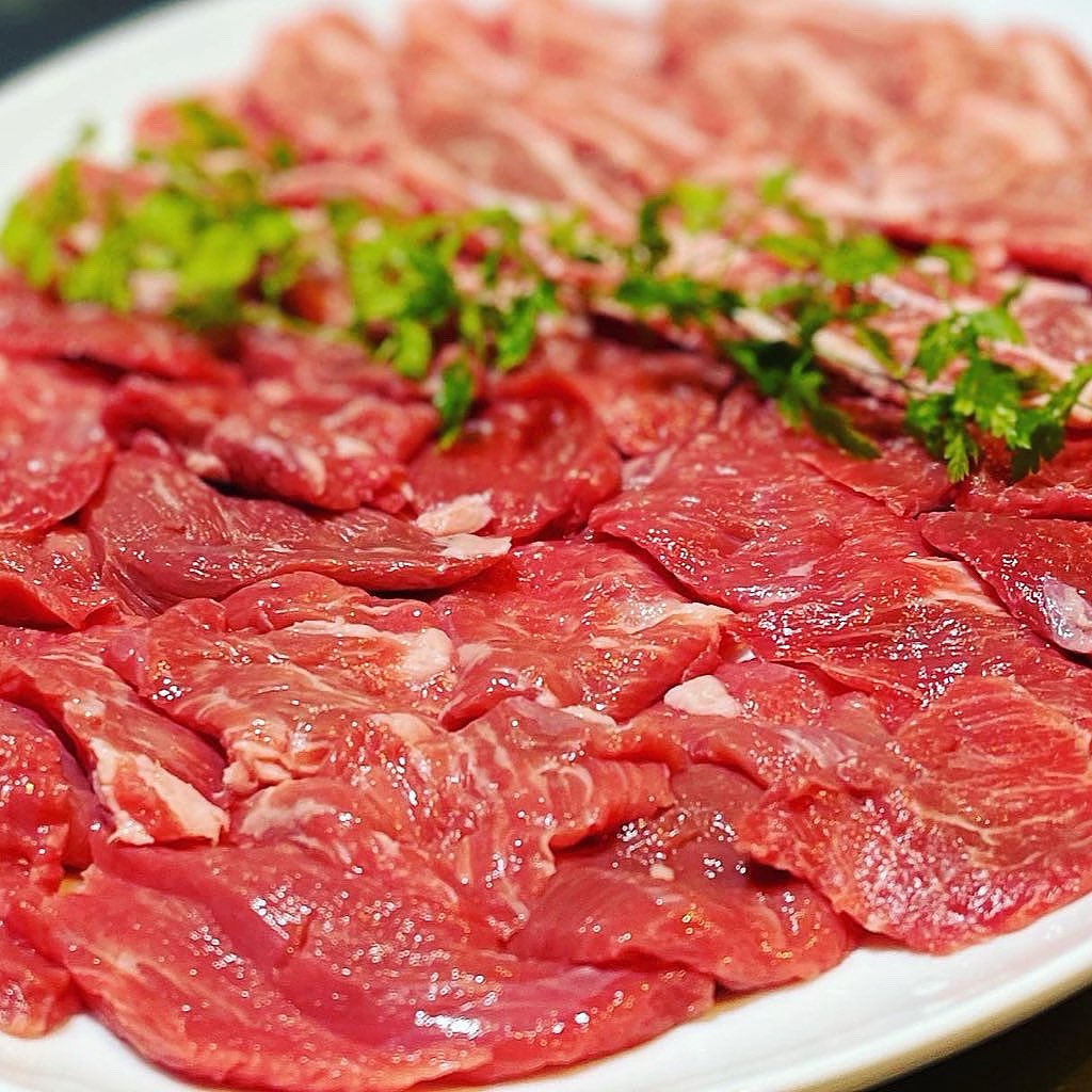 balFUJIYAMA's tweet image. こんにちは😃
お休みのご予定はお決まりですか？
たくさん遊んで、腹ペコになったら、今夜はジンギスカンにしませんか？

今日もラムタン入荷中‼️数量限定です！
詳しくはスタッフまで🐏

本日も新鮮で美味しいお肉用意してお待ちしてます！！