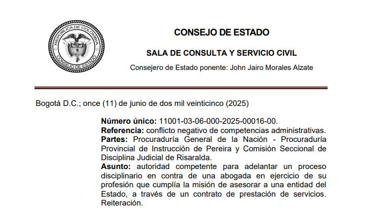 juridicascol's tweet photo. RESPONSABILIDAD DISCIPLINARIA DE ABOGADOS CONTRATISTAS DEL ESTADO Y DETERMINACIÓN DE LA AUTORIDAD COMPETENTE.

El Consejo de Estado resolvió un conflicto negativo de competencias entre la Procuraduría General de la Nación y la Comisión Seccional de Disciplina Judicial de Risaralda, para determinar cuál autoridad debía adelantar un proceso disciplinario contra una abogada contratista del municipio de Guática. El caso se originó a partir de hallazgos de la Contraloría sobre presuntas irregularidades en un proceso contractual, en el cual la abogada participó como asesora jurídica externa. Ambas entidades se declararon incompetentes, lo que llevó a la intervención del Consejo de Estado.

La Sala concluyó que la competencia corresponde a la Comisión Seccional de Disciplina Judicial, debido a que las conductas investigadas están relacionadas con el ejercicio de la profesión de abogado, y no con el ejercicio de funciones públicas. En consecuencia, determinó que el análisis disciplinario debe realizarse conforme al Código Disciplinario del Abogado, ya que se trata de posibles faltas derivadas de la asesoría jurídica prestada, reafirmando que los abogados pueden ser investigados por las autoridades disciplinarias judiciales cuando actúan en ejercicio de su profesión, incluso si lo hacen mediante contratos con el Estado.

✍️ ¿DESEAS ESTAR ACTUALIZADO A DIARIO DE TODA LA JURISPRUDENCIA DEL PAIS? SUSCRIBETE  👉 https://t.co/inw3mS0ycq