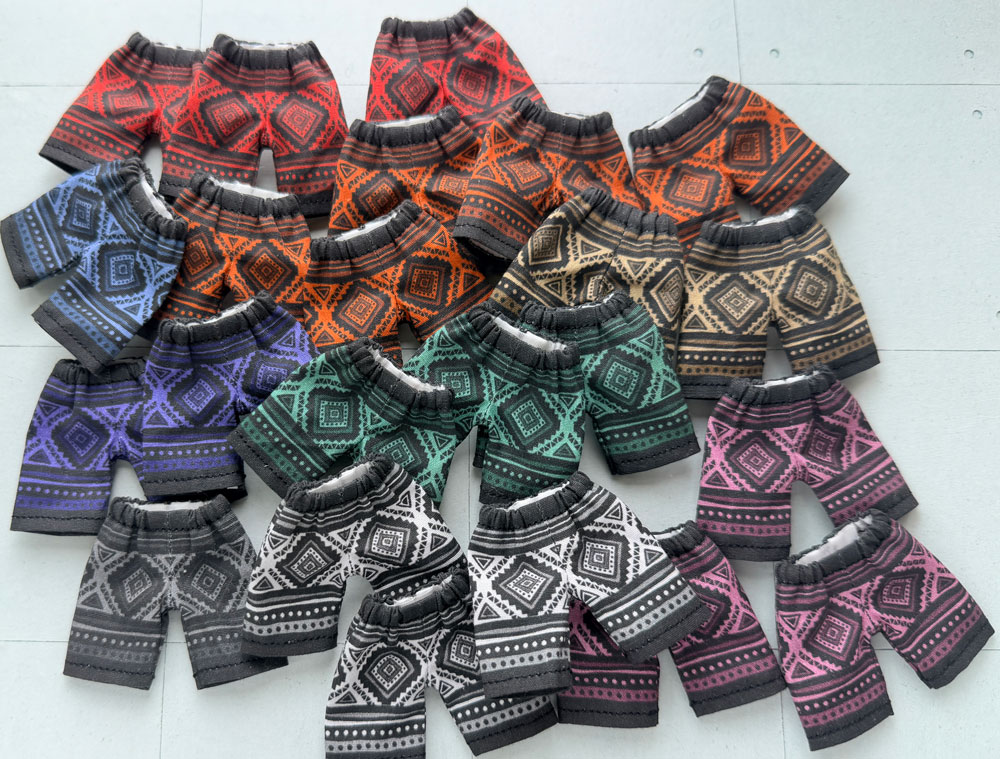 現ロットの生地が残り少なくなったのでs、全部縫製して即納品にしました。 写真の通り、完成しているので当日～翌日に発送します。

メルカリやYahoo!フリマで匿名専用出品も可能です。
お気軽にご相談ください(๑^◡^๑)

【即納】OB11/NDサイズ・コットンショートパンツ【エスニック】 | ★★★Pink