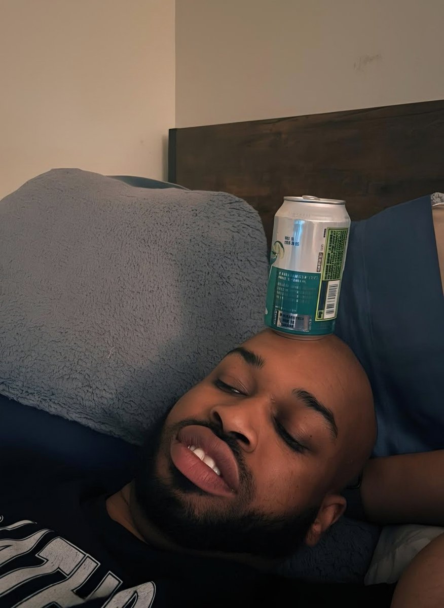 JordyD127's tweet photo. My girl rested a whole cutwater on my big ass head like my head is a fucking table or sumn 💔 #disrespected https://t.co/L2IqGVLgZK