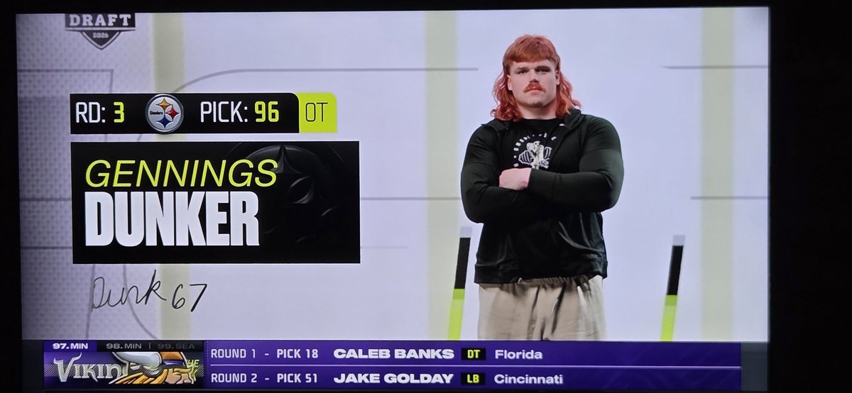UrinatingTree's tweet photo. Look at this man.

The mullet.
The mustache.
The gingerness.
Gennings.
An o-lineman from Iowa.

I'm sold, this dude's getting a gold jacket in the future. https://t.co/O5qLMN8aIw