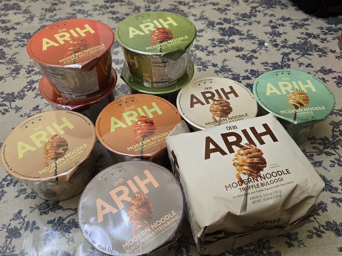 iamsupercla's tweet photo. They finally came!! #ARIH #BTS_ARİRANG https://t.co/EN25sgTlS0