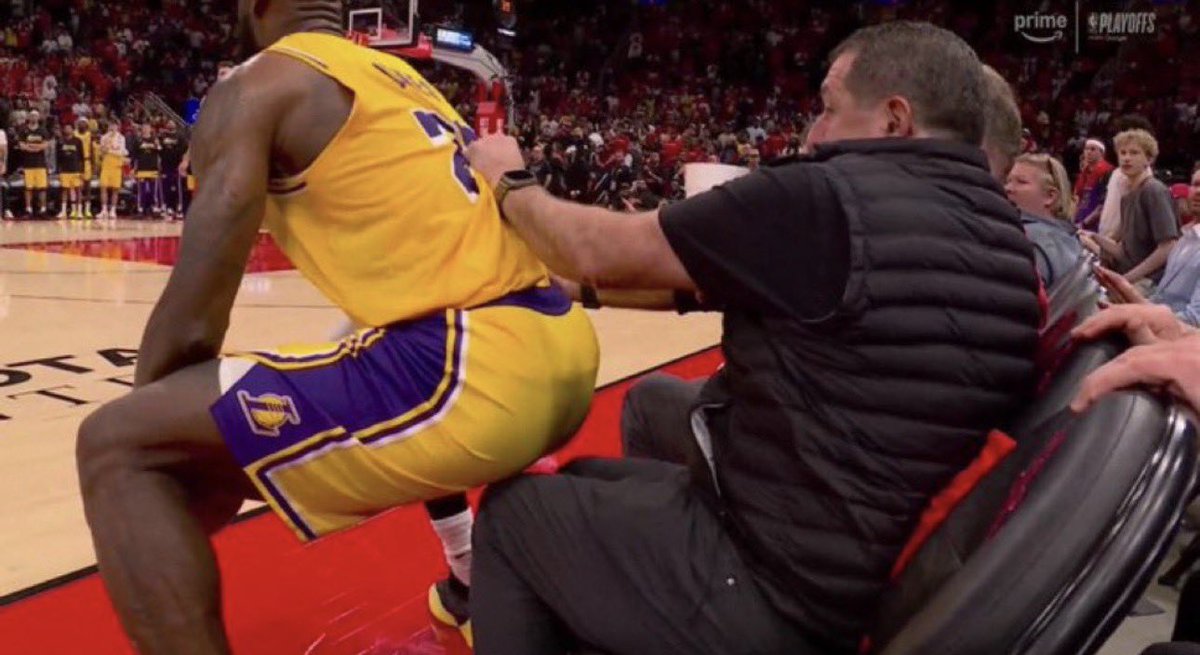 Akirakimbo's tweet photo. "How ass were the 2026 Rockets?" https://t.co/vgL0qYxADy