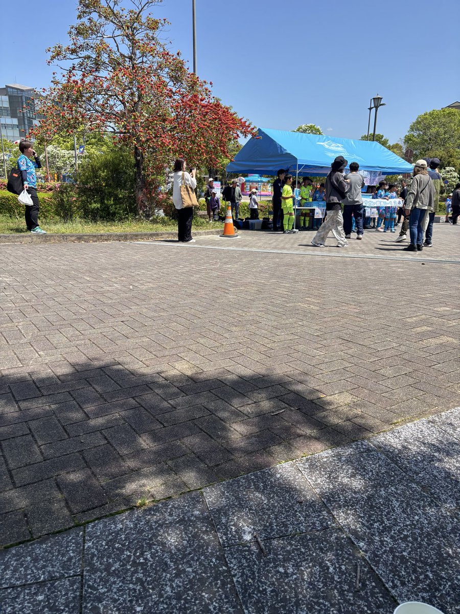 a ☺︎ tweet media