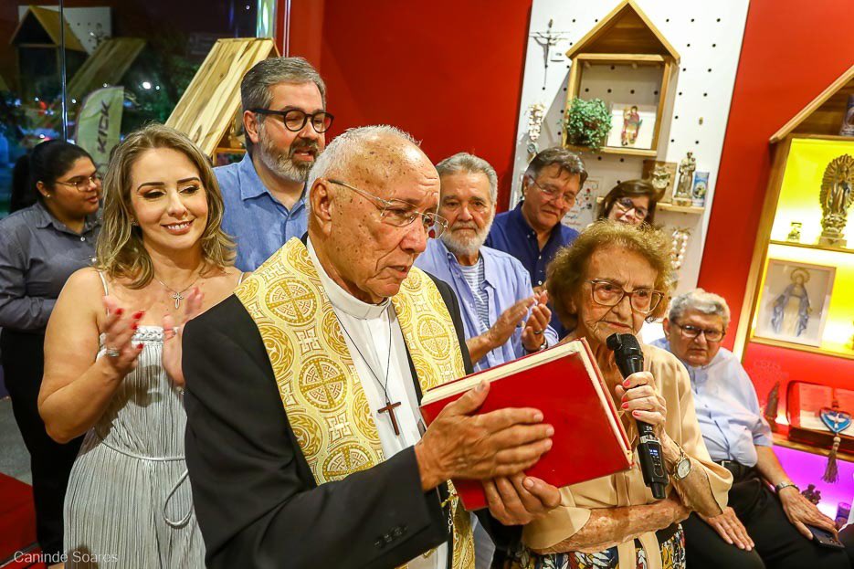 canindesoares's tweet photo. Marca de artigos religiosos Santo Santo Santo inaugura unidade em Natal.
Saiba mais em https://t.co/epASIjmO0H https://t.co/LSs7vU24hr