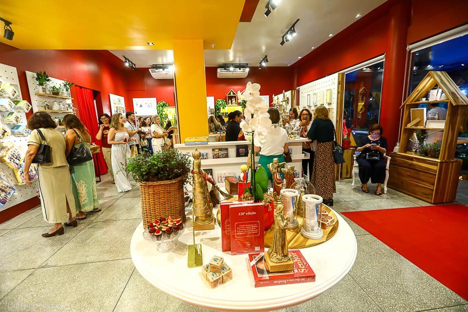 canindesoares's tweet photo. Marca de artigos religiosos Santo Santo Santo inaugura unidade em Natal.
Saiba mais em https://t.co/epASIjmO0H https://t.co/LSs7vU24hr