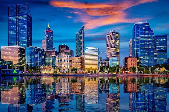 HairyPoppins111's tweet image. Perth nights hitting different ✨🌆
Calm waters, bright skyline, and pure vibes at Elizabeth Quay 💙
#Perth #Australia #CityLights #Skyline #TravelVibes #NightView #ExploreAustralia