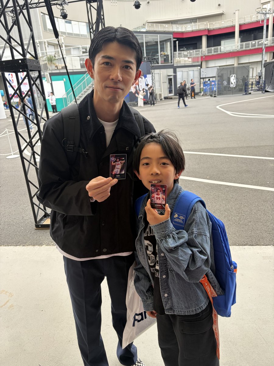 NBA2K_Japan's tweet image. ／
世界にたった1️⃣枚！
自分の「マイチーム」カードを作ろう🏀
＼

「House of 2K」オープン直後から
「マイチーム」カード作成が大反響📱✨

早くもブースを沸かせる
超人気コンテンツとなっています🔥🔥

「まだ体験していない」という方
乗り遅れる前にブースへ急ごう🏃‍♂️💨

#NBA2K #NBAHOUSEJAPAN