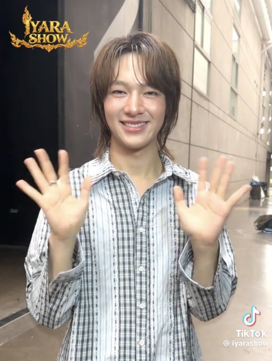 — เพ tweet media