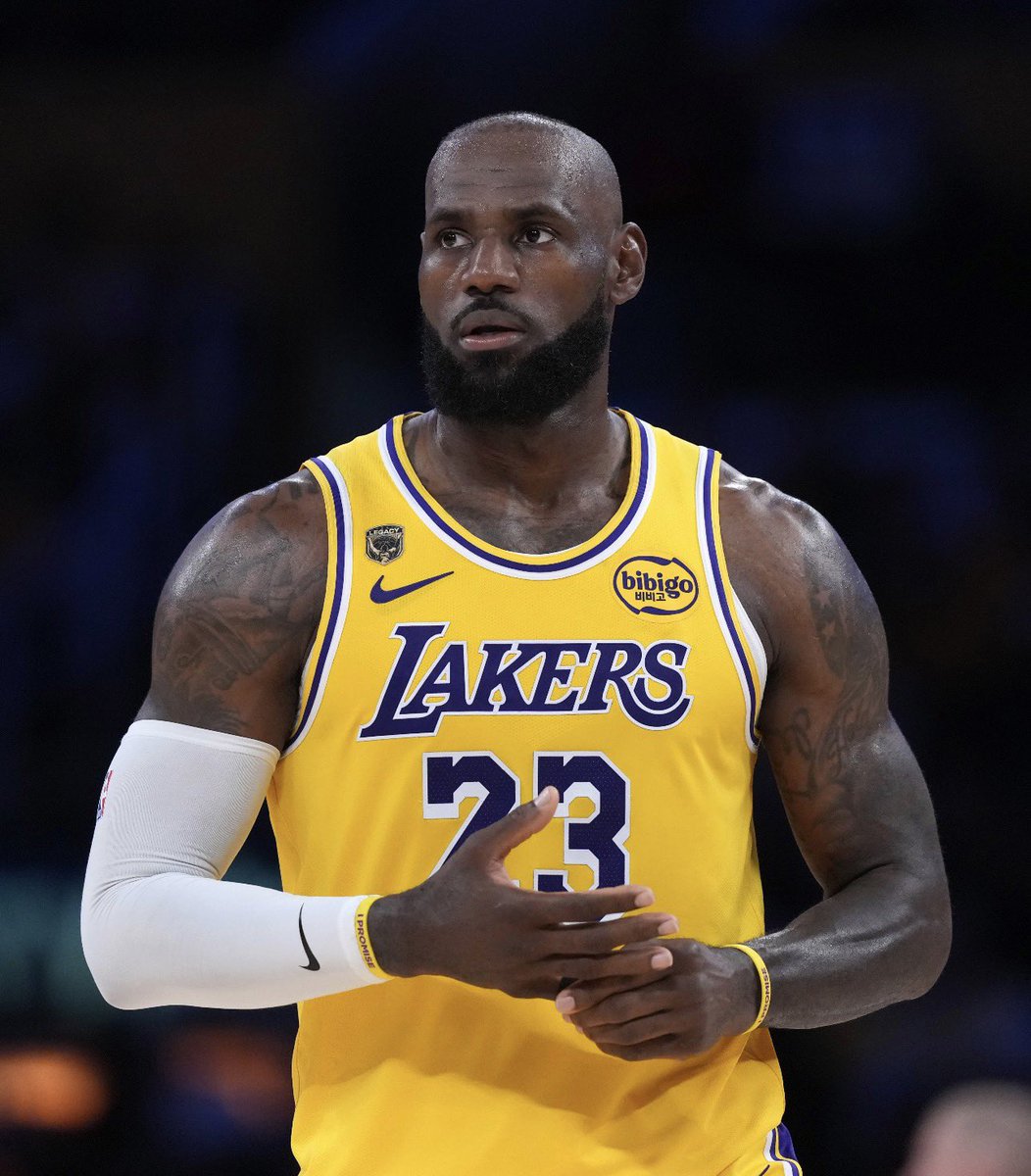 TheLeadSM's tweet photo. 41 years old…

No Luka… no Reaves…

Plays 45 MINUTES…

Puts up 29/13/6 on the road to take a 3-0 series lead. 

Unbelievable. https://t.co/Lm85BXA1KP