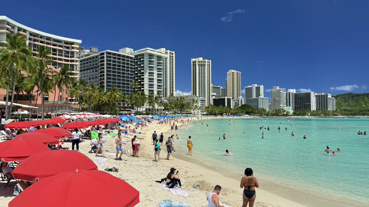 hawaii_isla808's tweet image. Happy beautiful sunny Friday ☀️📸❤️
Greetings from Honolulu, Hawaiʻi 🌴🌊

Wishing you a relaxing and wonderful weekend! 🤙🙏🏼🏄🏻‍♀️🥂 #oahu #hawaii #waikiki #honolulu #luckywelivehawaii