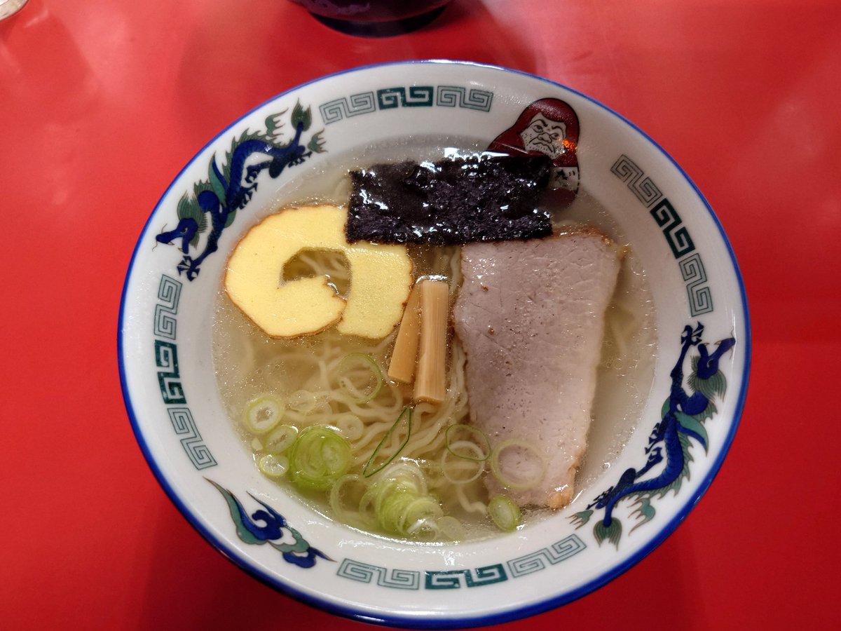 manya_6502's tweet photo. 透明なスープのらーめんが食べたい！
おそらく、今回最終回です。
札幌二条市場にある、だるま軒。
スッキリ透明で油もほとんど浮いてなく、出汁の味が効いたスッキリスープでした。
一応、どさん子ラーメン1号店らしい。 https://t.co/s8hUZhJ3cz