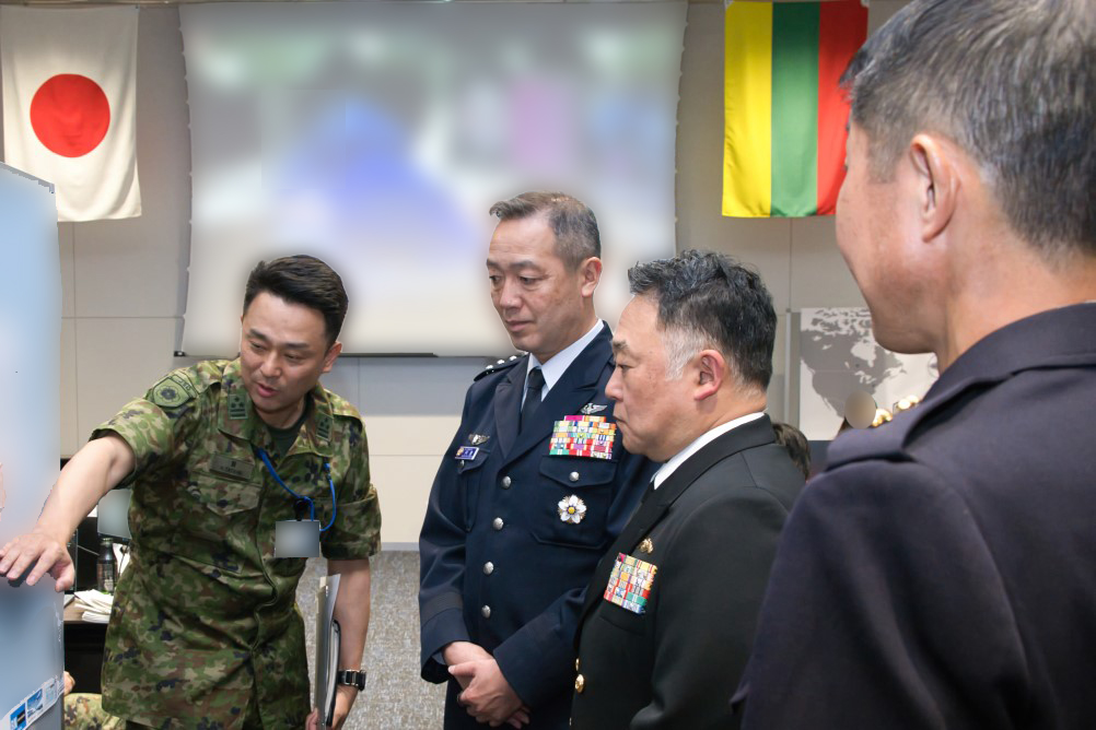 JapanJointStaff's tweet photo. On April 22, #CSJJS Gen UCHIKURA Hiroaki and #JJOC Commander Adm TAWARA Tateki observed Locked Shields 2026 and received briefings from JSDF cyber unit personnel and Cyber Reserve personnel participating in the exercise. https://t.co/Bvuvq4LoNJ