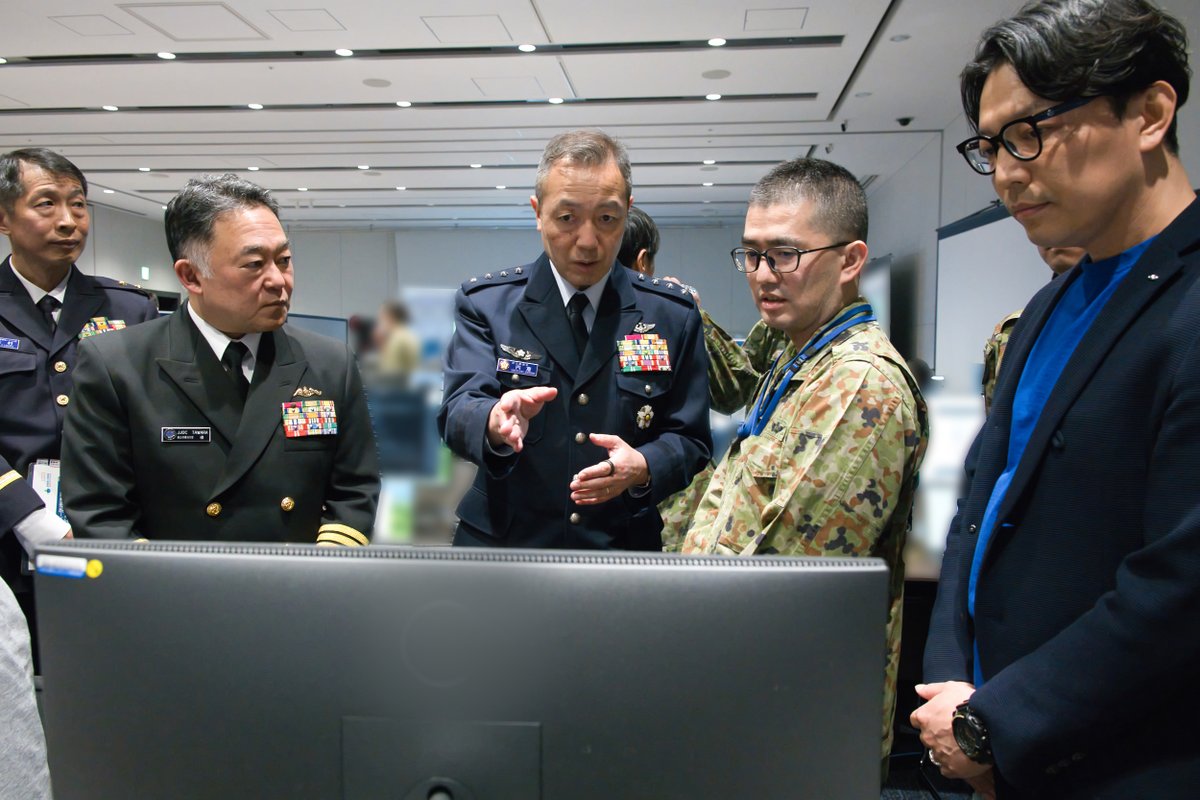 JapanJointStaff's tweet photo. On April 22, #CSJJS Gen UCHIKURA Hiroaki and #JJOC Commander Adm TAWARA Tateki observed Locked Shields 2026 and received briefings from JSDF cyber unit personnel and Cyber Reserve personnel participating in the exercise. https://t.co/Bvuvq4LoNJ