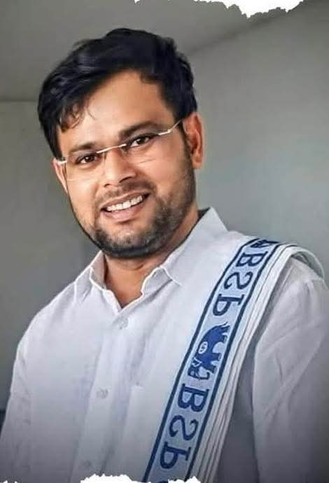 यह मूवमेंट अगर इतनी आसानी से समझ में आ जाए तो हर कोई चला लेता।
इसमें योग्यता की परीक्षा ली जाती है।
जिसके लिए धैर्य,विवेक और त्याग की ज़रूरत होती है।
इतनी जल्दी और आसानी से इसमें कुछ हांसिल नहीं होता है।

जय भीम जय भारत जय कांशीराम जय भगत सिंह जय बसपा।