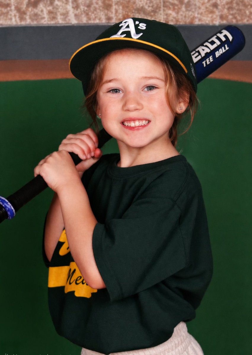 WalshJesuitSB's tweet image. Our 2nd Senior of our Fab 5 seniors is pictured below. 
Hint#1: She will be seeing "red" next year.
Hint#2: She has a mind for business.
Hint #3: Normally one of the 2 last standing in warm ups. 
#AMDG
#Finishthejob