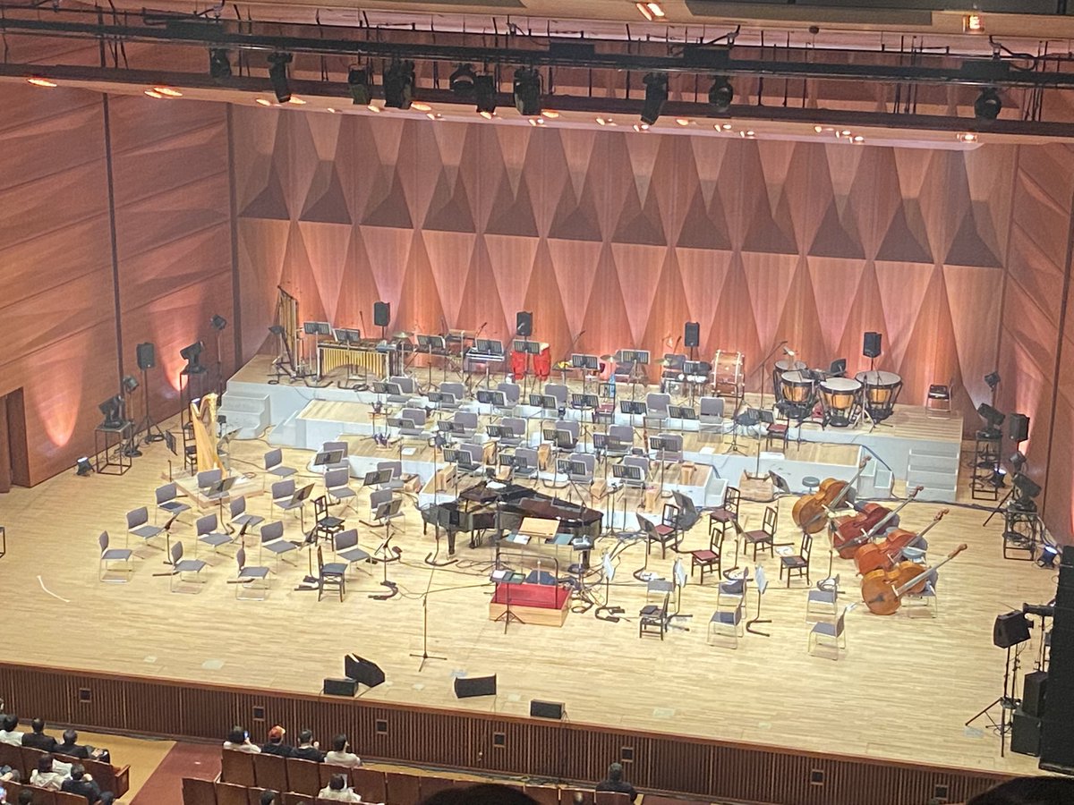 Freedom_KEITA66's tweet photo. 昨日は神戸国際会館こくさいホールにて倉木麻衣のLIVE鑑賞🎵
生オーケストラの演奏に鳥肌がたち、麻衣さんの歌声に感動し大満足😆
ティンパニとバスドラムは他の弦楽器や管楽器に比べて出番が少なかったけど、鳴らした時の迫力が凄まじかったなぁ🥁
#倉木麻衣 
#関西フィルハーモニー管弦楽団 https://t.co/1FmSRjAzCb